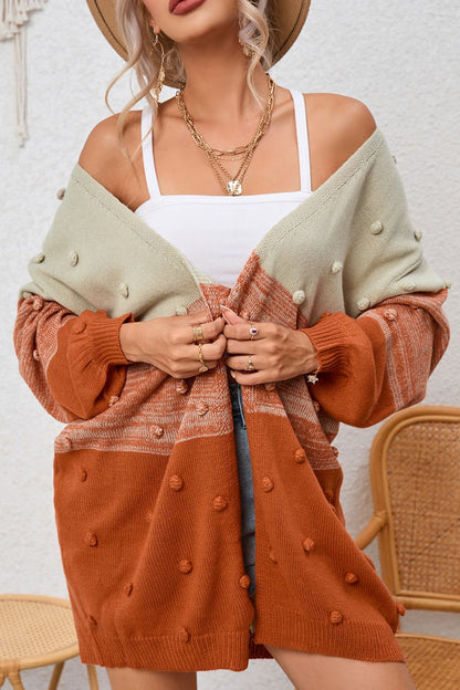 Strickjacke mit Pompon-Farbblock und offener Vorderseite