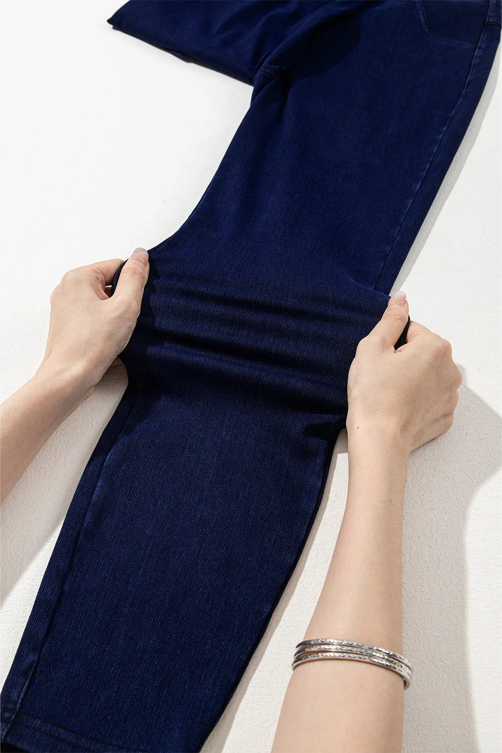 Röhrenjeans mit Taschen