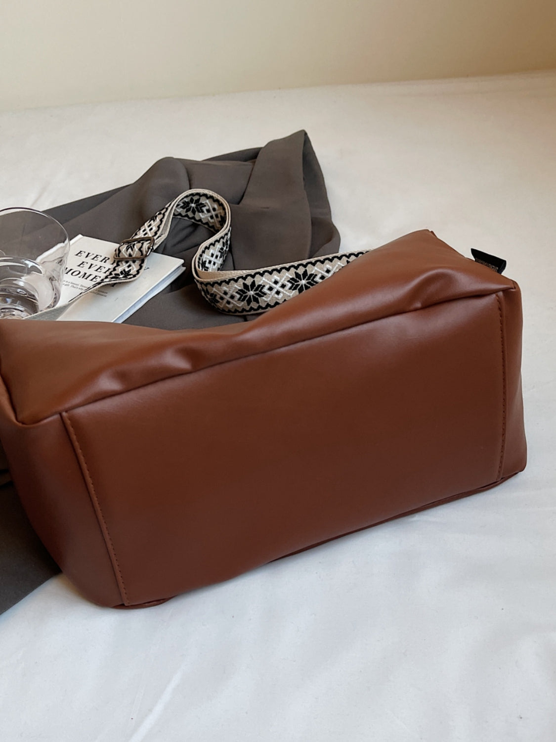 Umhängetasche aus PU-Leder mit verstellbarem Riemen