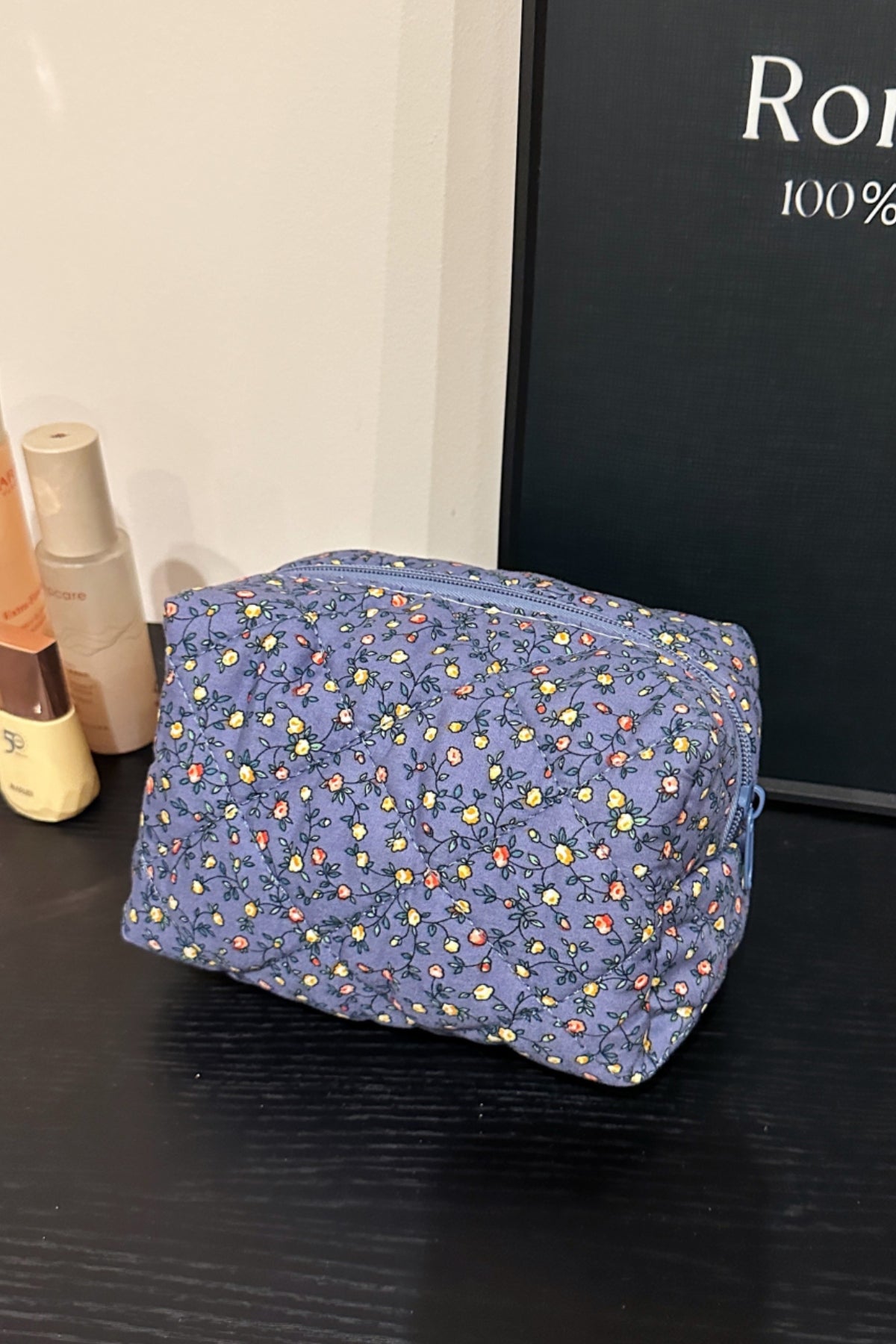 Clutch mit Blumenmuster und gestepptem Karofutter