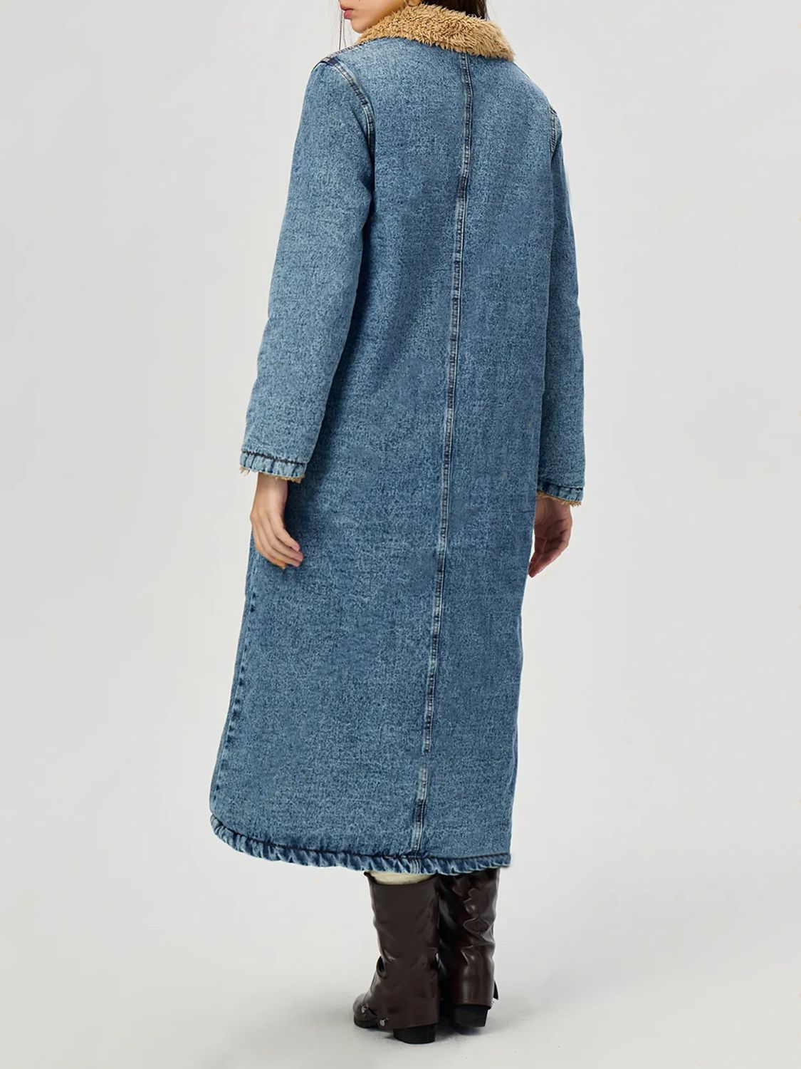 Jeansjacke mit Knopfleiste und Taschen und Pelzfutter