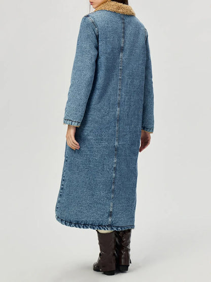 Jeansjacke mit Knopfleiste und Taschen und Pelzfutter