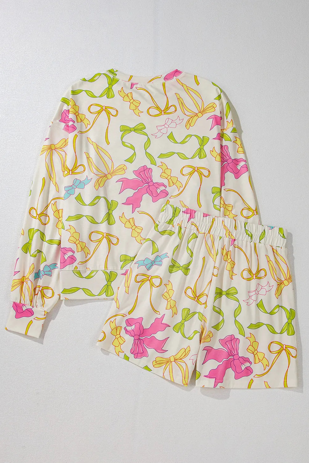 Set aus langärmligem Oberteil und Shorts mit Rundhalsausschnitt und Print