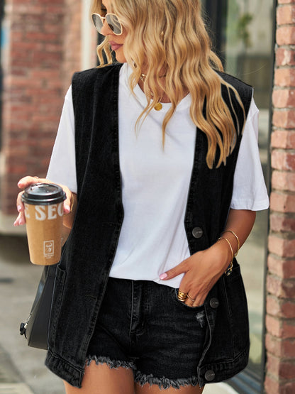 Jeansweste mit V-Ausschnitt und Knopfleiste in voller Größe