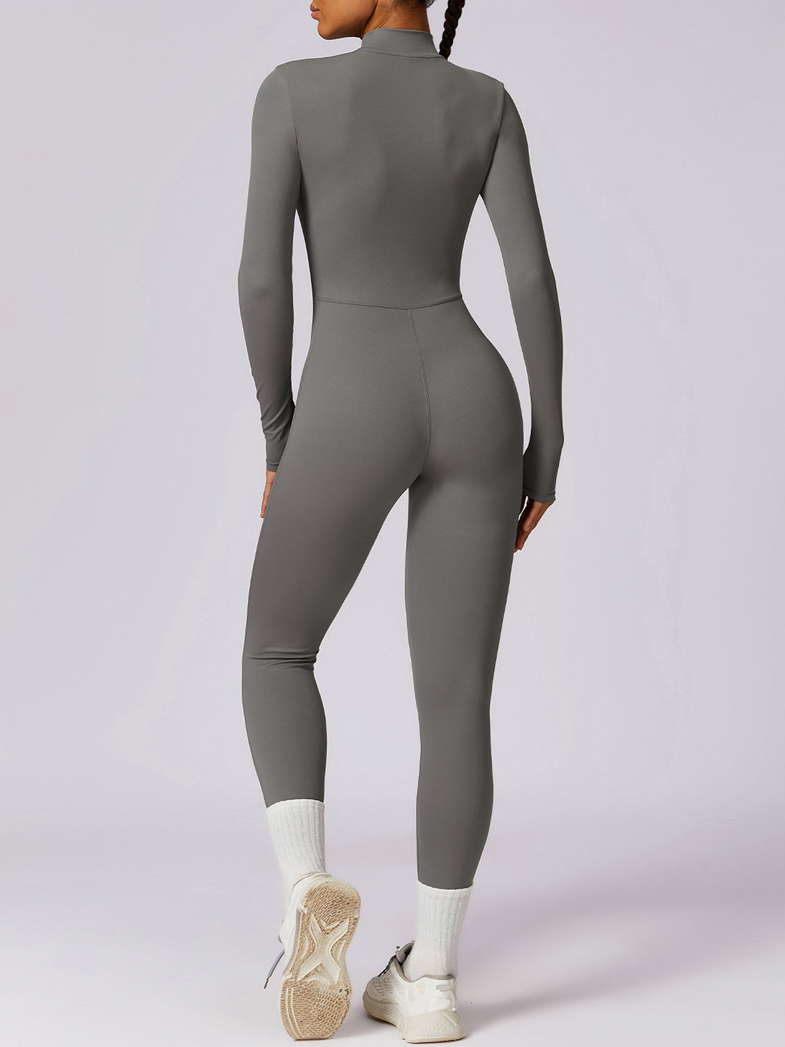 Jumpsuit mit Stehkragen und langen Ärmeln und Reißverschluss