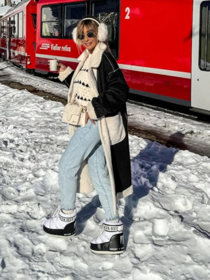 Pullover mit Rundhalsausschnitt und langen Ärmeln in Kontrastfarbe