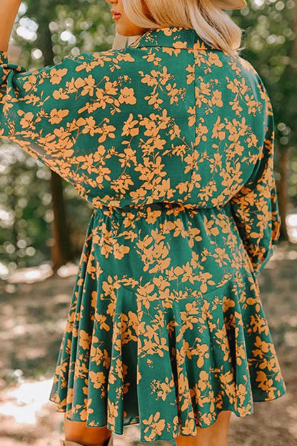 Bedrucktes Minikleid mit Dreiviertelärmeln
