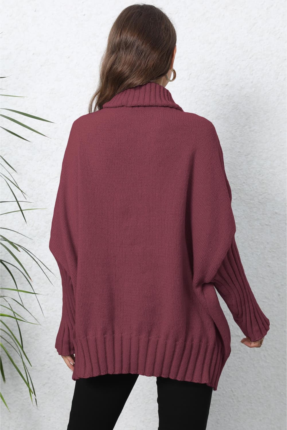 Gerippter Pullover mit Rollkragen und langen Ärmeln