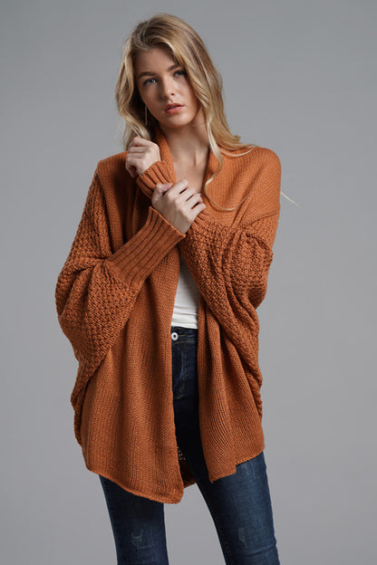 Strickjacke mit offenen Fledermausärmeln vorne