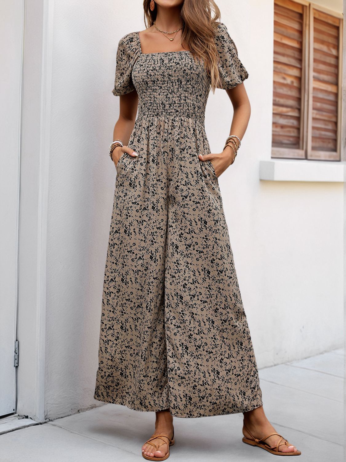 Perfee Jumpsuit mit gesmoktem Print und quadratischem Ausschnitt und Puffärmeln