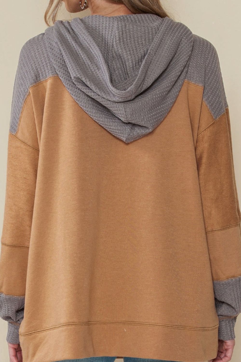 Kapuzenpullover mit kontrastierendem Kordelzug und langen Ärmeln