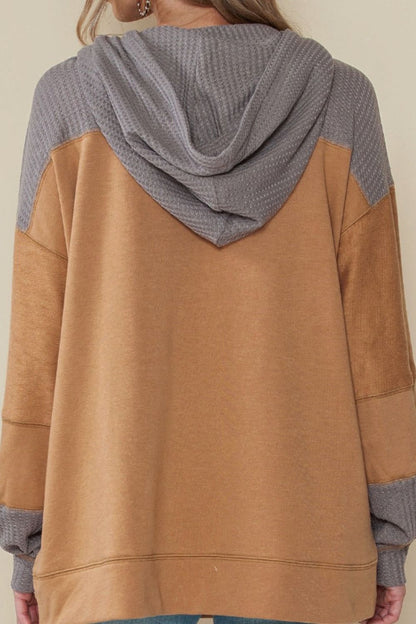 Kapuzenpullover mit kontrastierendem Kordelzug und langen Ärmeln