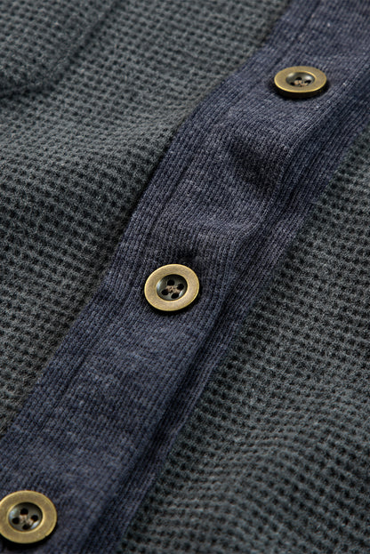 Jacke aus Waffelstrick mit Knöpfen und überschnittenen Schultern