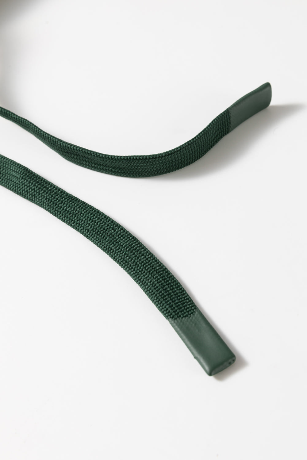 Langärmliger Strampler mit Kordelzug und halbem Reißverschluss