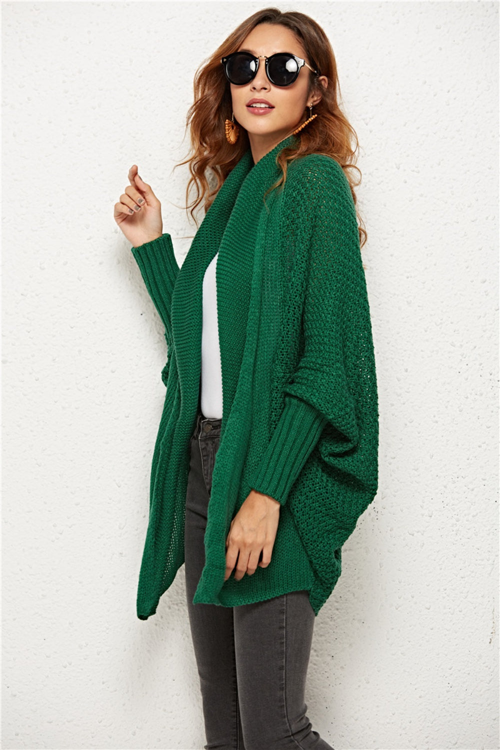 Strickjacke mit offenen Fledermausärmeln vorne