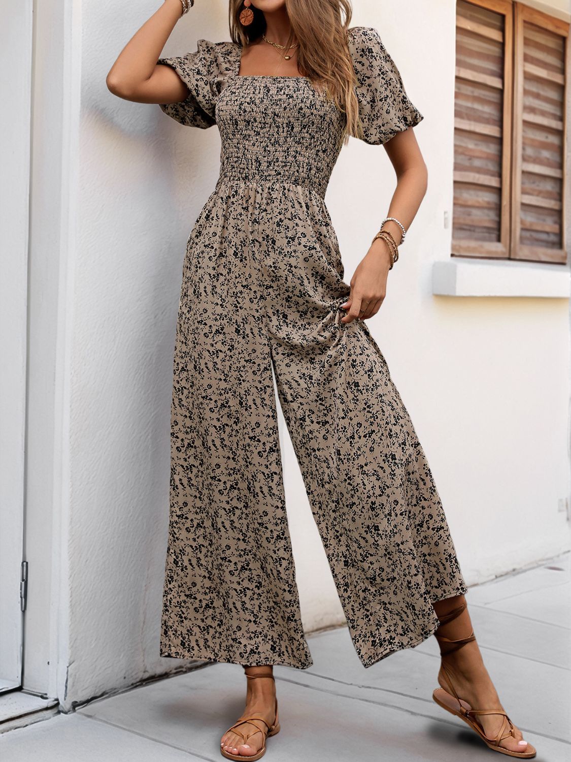 Perfee Jumpsuit mit gesmoktem Print und quadratischem Ausschnitt und Puffärmeln