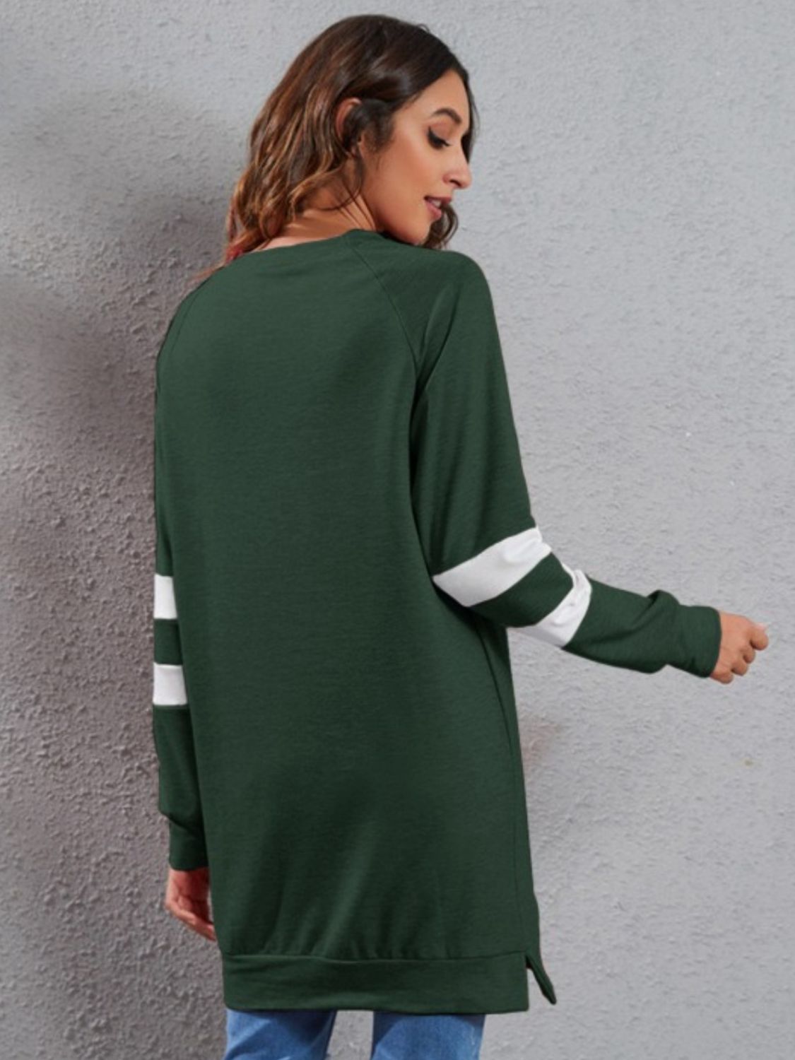 Gestreiftes Langarm-T-Shirt mit Rundhalsausschnitt in voller Größe