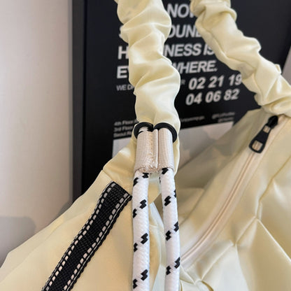 Große Tragetasche mit Rüschen