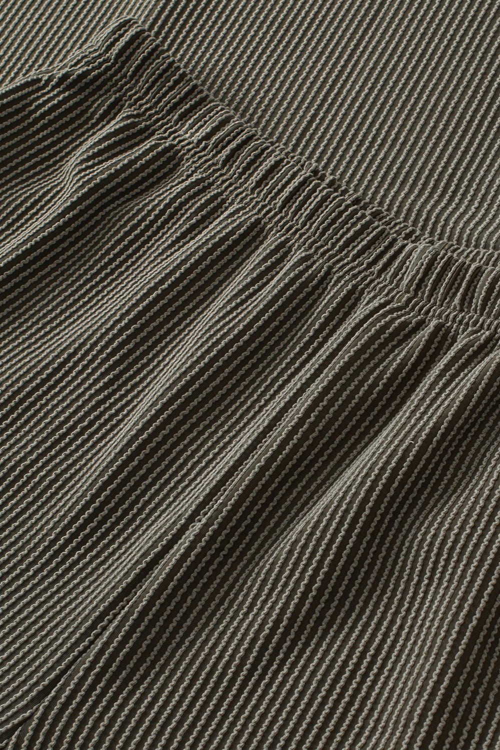 Set aus Rundhalsoberteil und Shorts mit Taschen in Übergröße