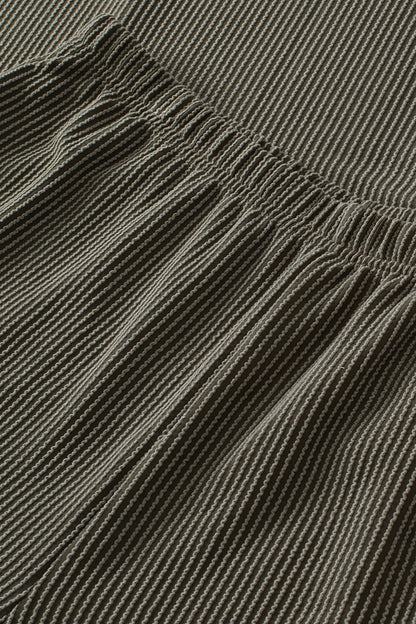 Set aus Rundhalsoberteil und Shorts mit Taschen in Übergröße