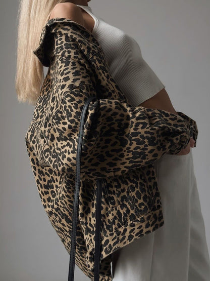 Langärmliges Jeansoberteil mit Leopardenmuster und Knopfleiste