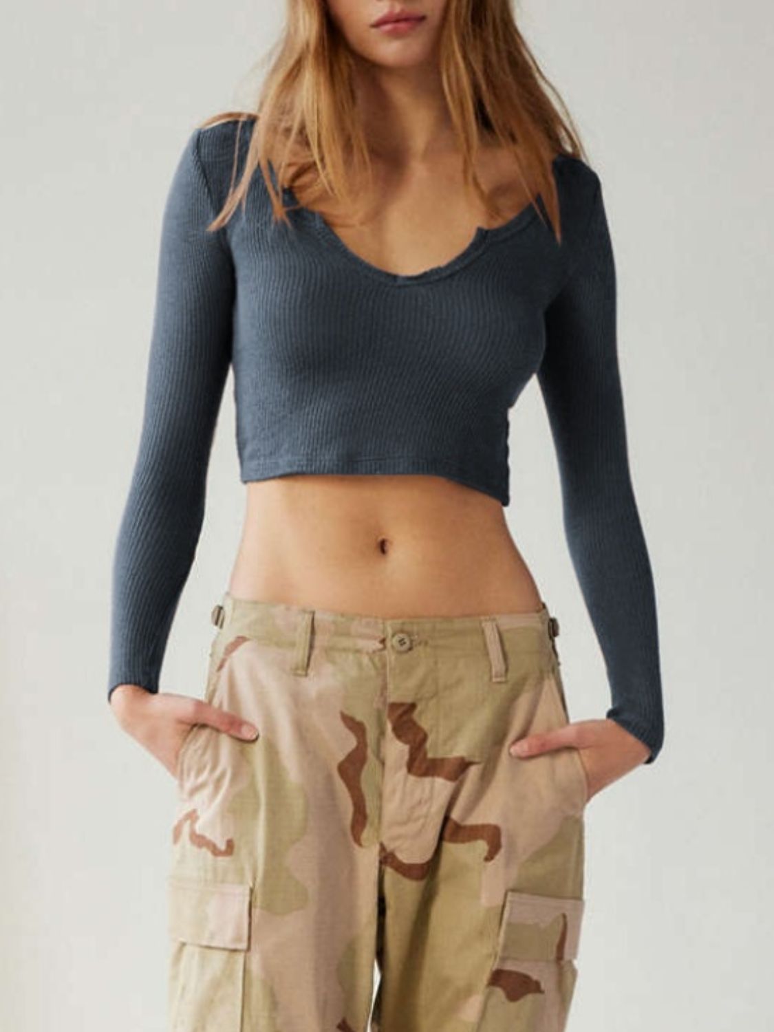 T-Shirt mit langen Ärmeln und Einkerbung