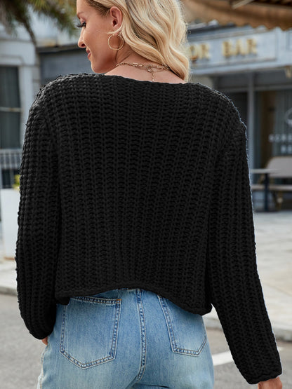 Strickjacke mit Rundhalsausschnitt und Knöpfen und Taschen