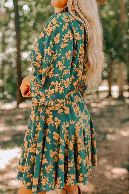 Bedrucktes Minikleid mit Dreiviertelärmeln