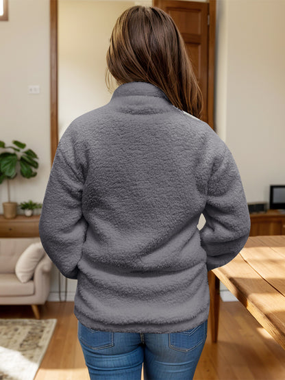 Sherpa-Jacke mit Rollkragen und Reißverschluss in voller Größe und langen Ärmeln
