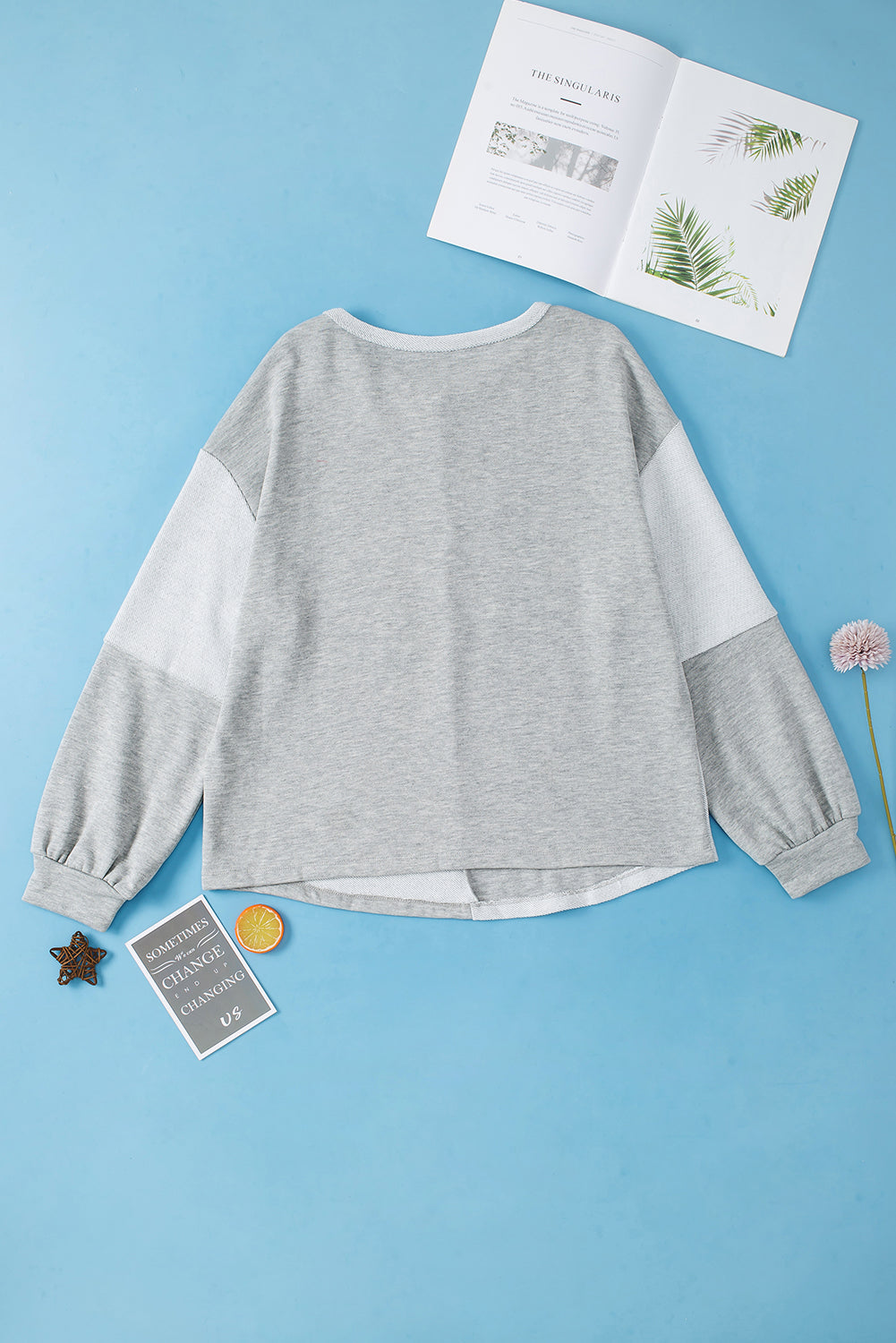 Oberteil mit Farbblock und zwei Brusttaschen sowie U-Boot-Ausschnitt