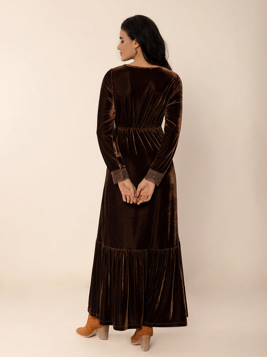 Maxikleid mit V-Ausschnitt und langen Ärmeln und Spitzendetail