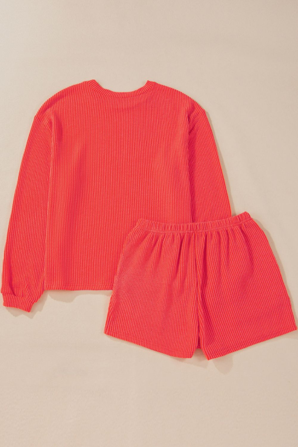 Set aus langärmligem Top und Shorts mit Rundhalsausschnitt und Paillettenherz