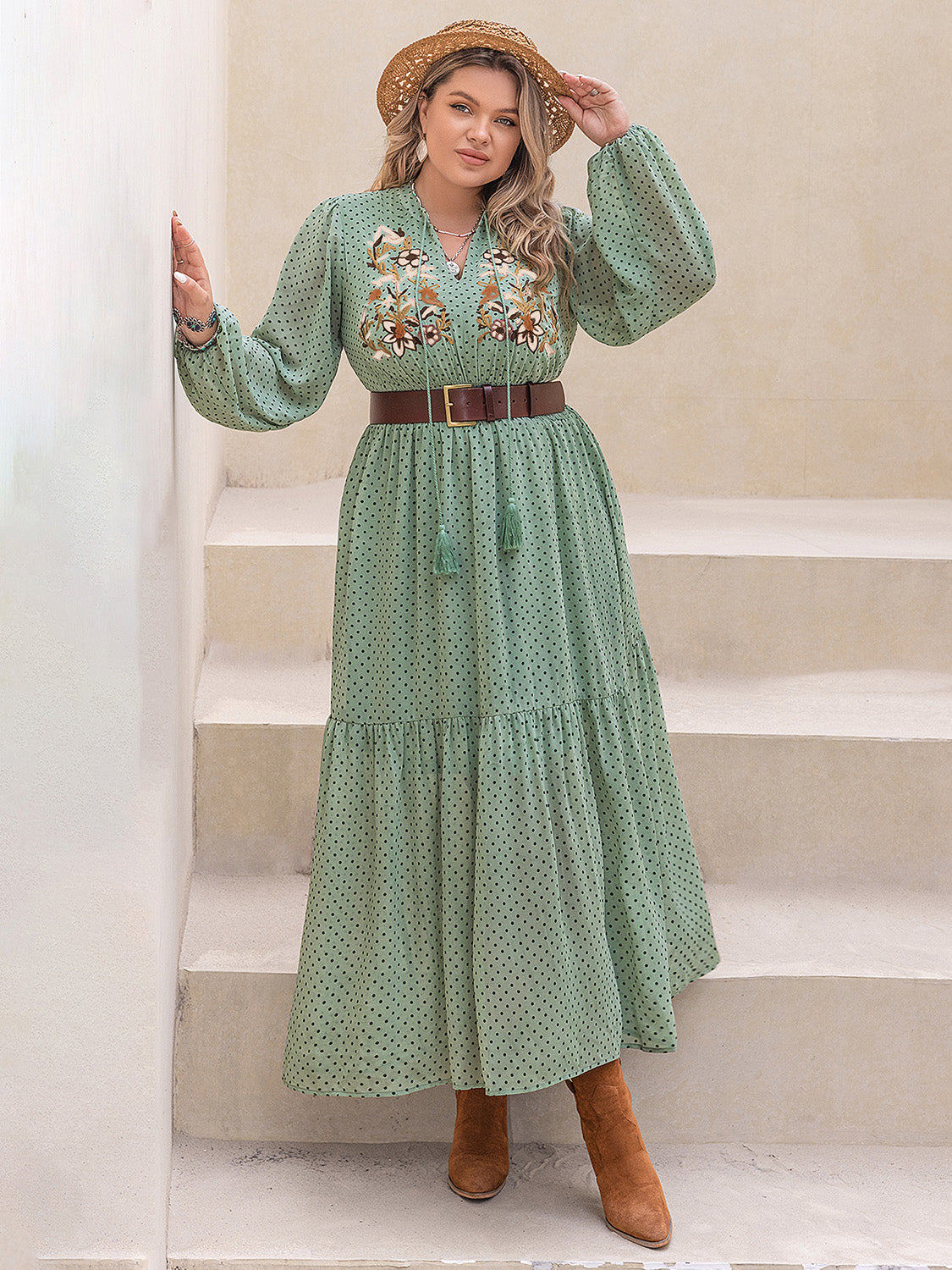 Plus Size Langarm-Midikleid mit Quastenmuster und Krawattenhals