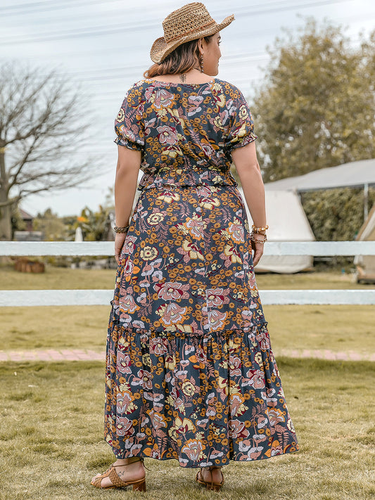 Set aus kurzärmligem Oberteil und Rock mit Bindeband am Hals in Übergröße