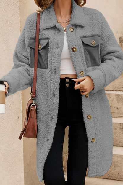 Lange Teddyjacke mit Kragen und langen Ärmeln