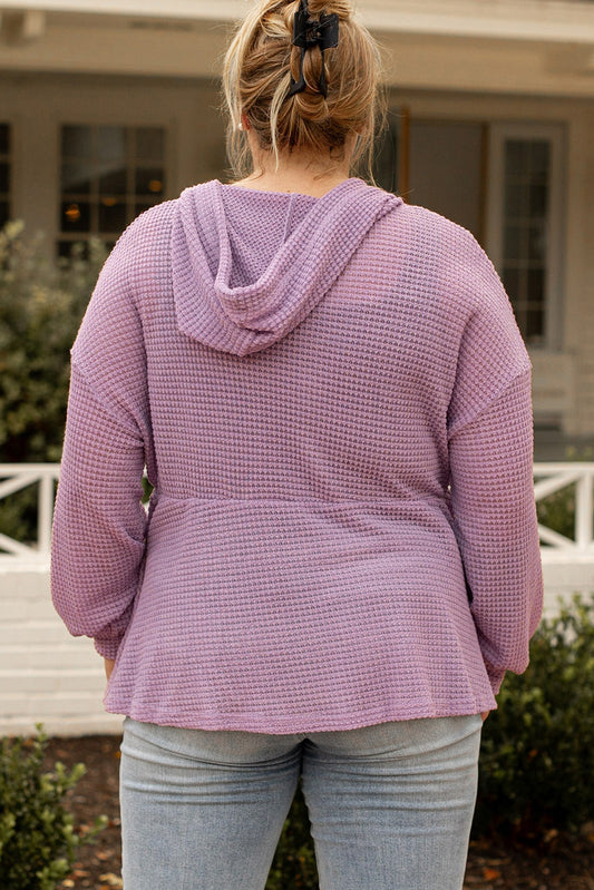 Große Größen: Strickoberteil mit Waffelstrick, Kordelzug und halbhohem Knopf, Kapuze