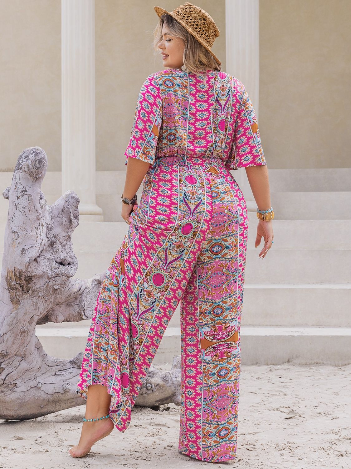 Bedruckter Jumpsuit mit halblangen Ärmeln und weitem Bein in Übergröße