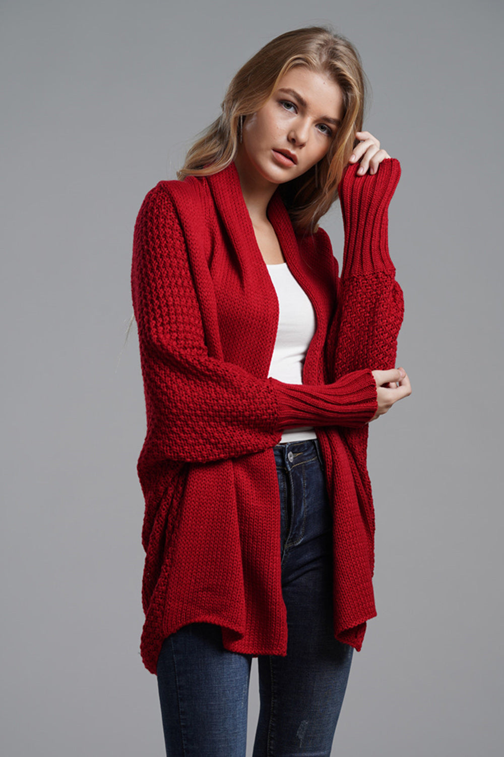 Strickjacke mit offenen Fledermausärmeln vorne