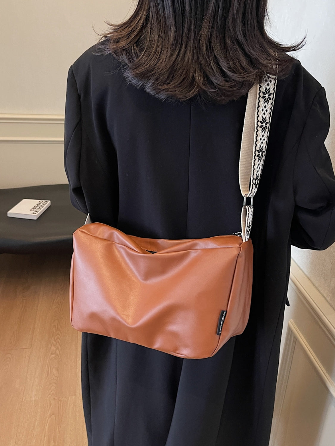 Umhängetasche aus PU-Leder mit verstellbarem Riemen