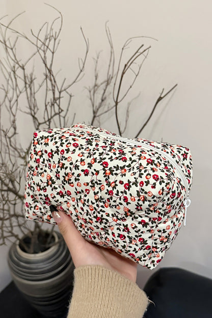Clutch mit Blumenmuster und gestepptem Karofutter