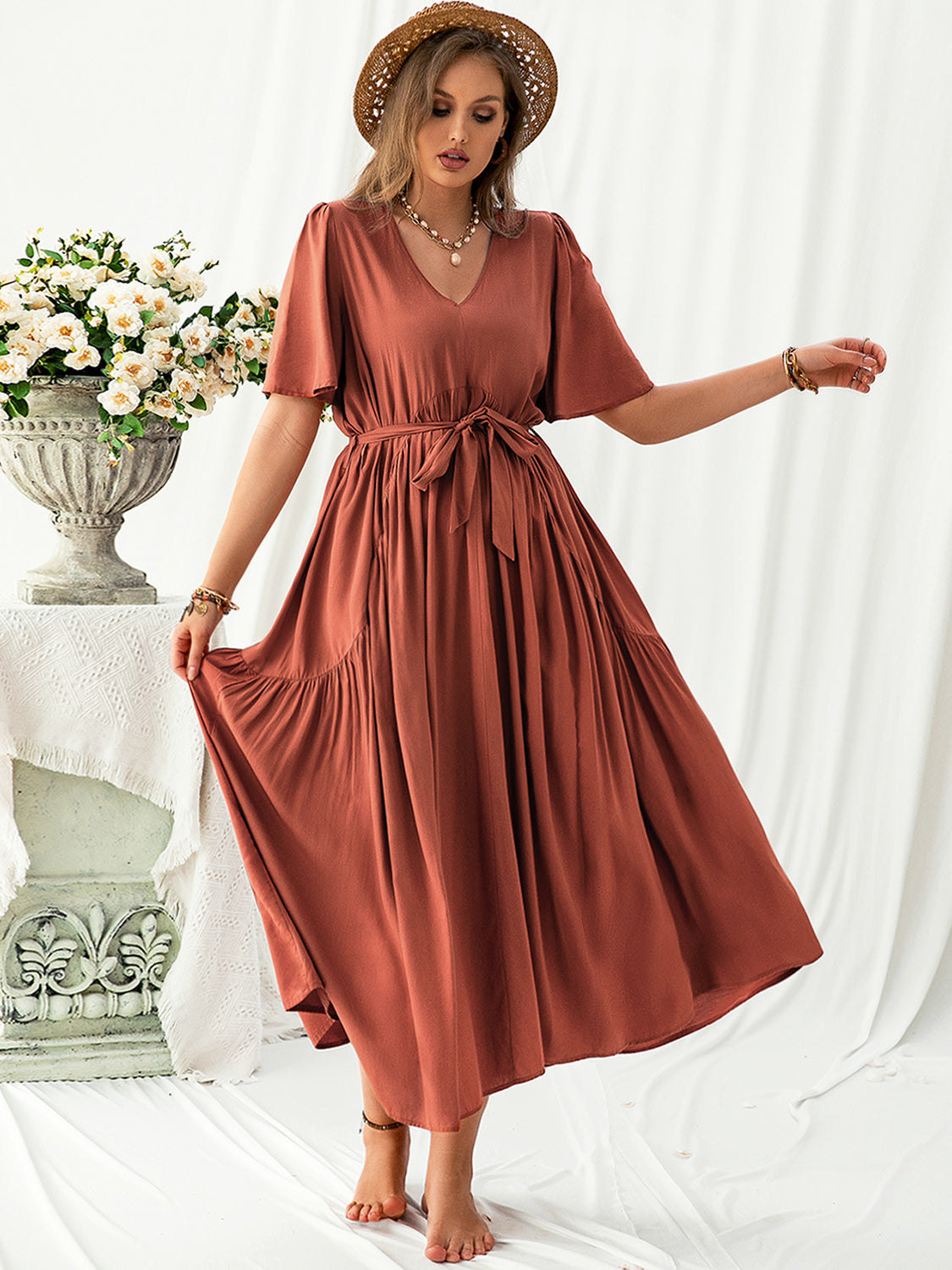 Midikleid mit V-Ausschnitt und Flatterärmeln in Übergröße