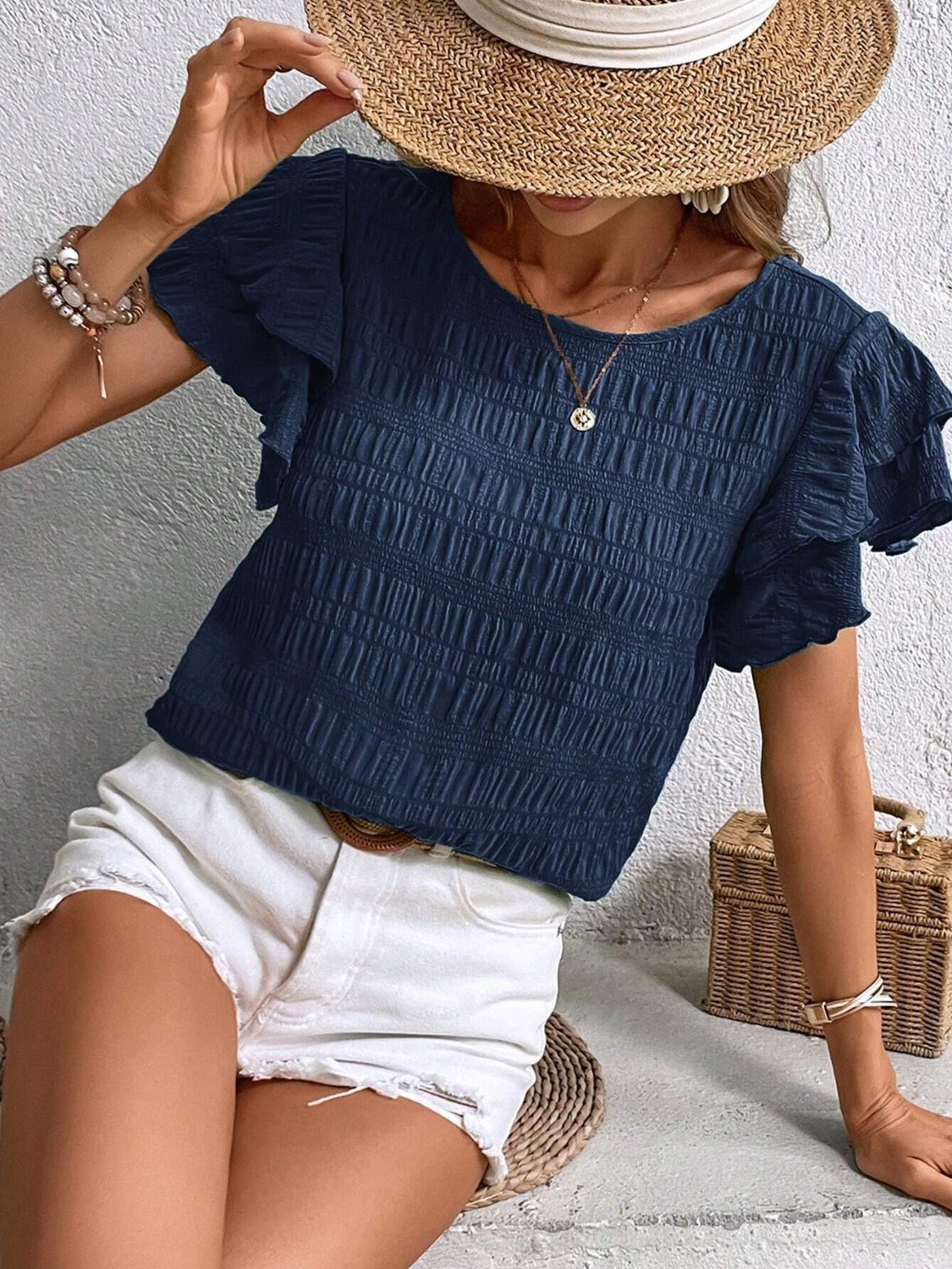 Blusa con cuello redondo y mangas con volantes