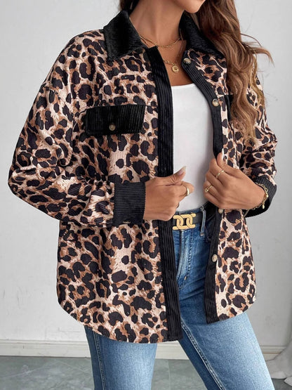 Hemdjacke mit Leopardenmuster und Kragen und Knopfleiste