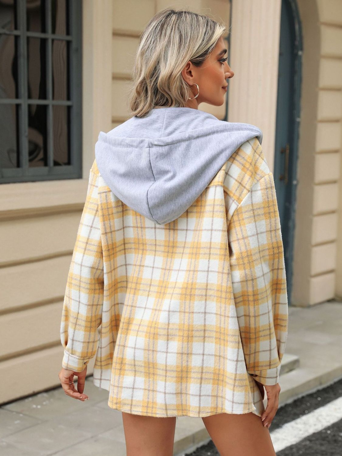 Karierte Kapuzenjacke mit Kordelzug und Knopfleiste