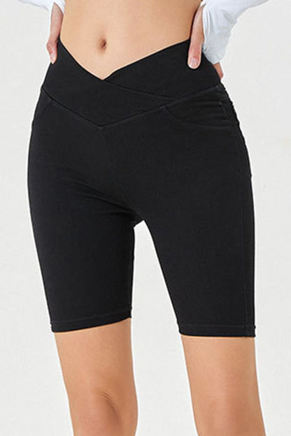 Basic Bae – Jeansshorts mit asymmetrischer Taille und Taschen