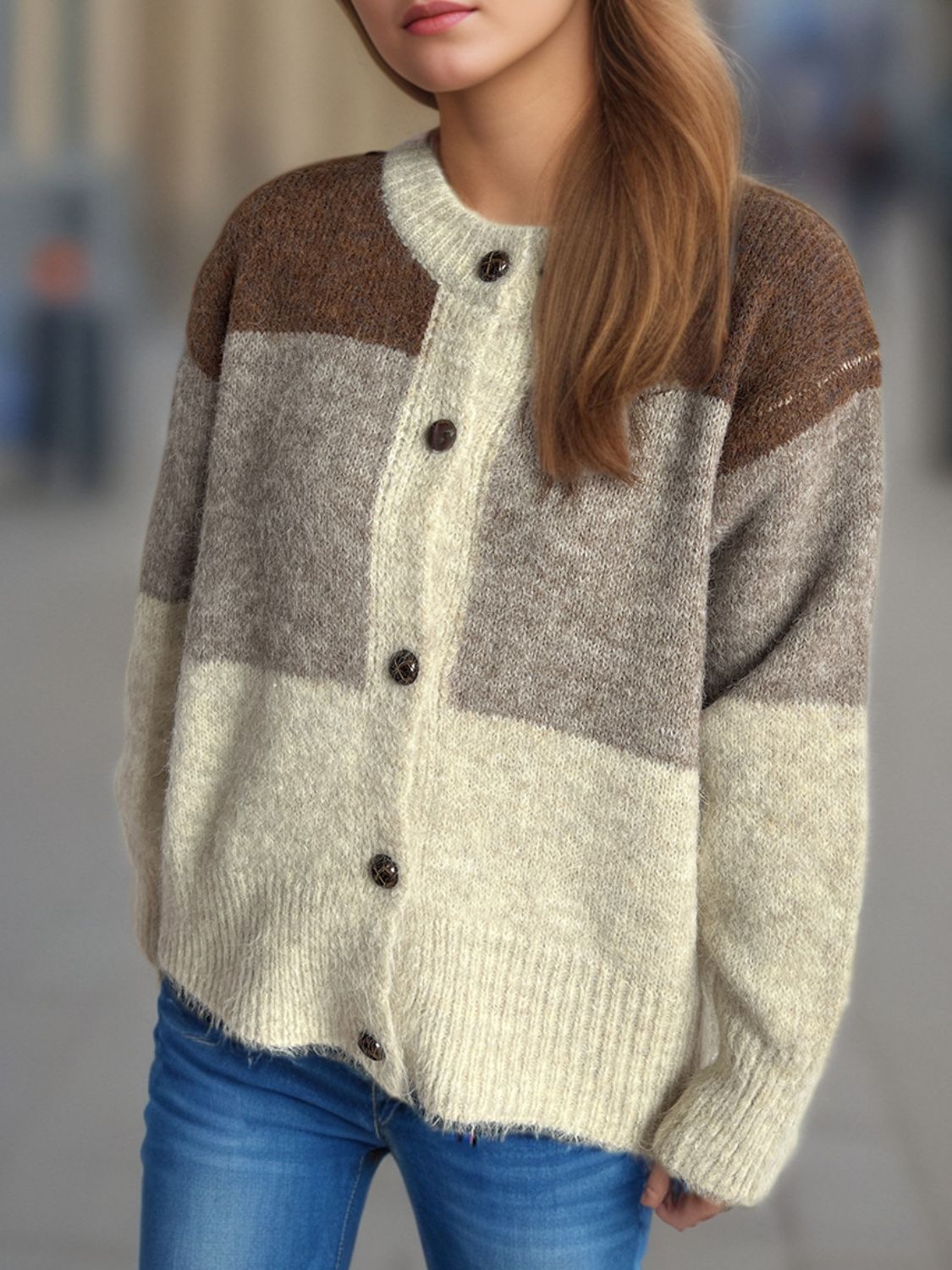 Strickjacke mit Rundhalsausschnitt und Knopfleiste in Farbblock-Optik
