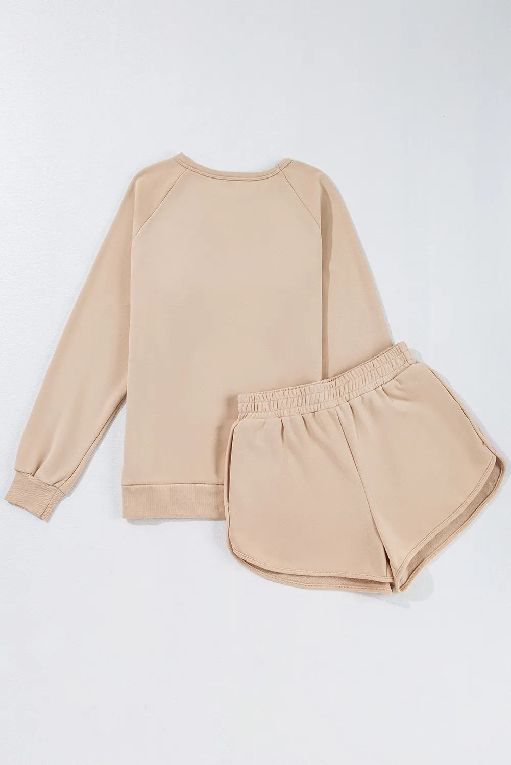 Set aus Oberteil und Shorts mit Rundhalsausschnitt und Kontraststreifen in voller Größe