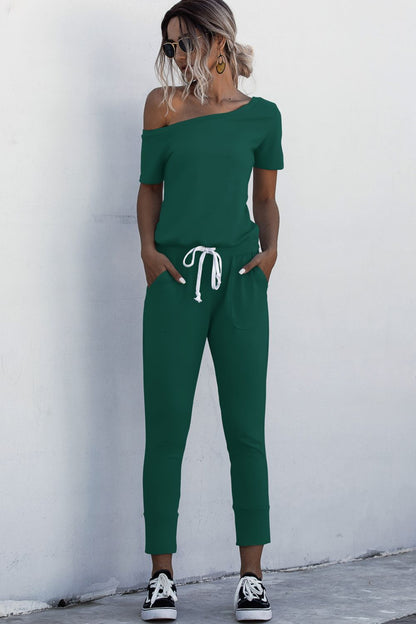 Asymmetrischer Jumpsuit mit Bindeband am Hals und Taschen