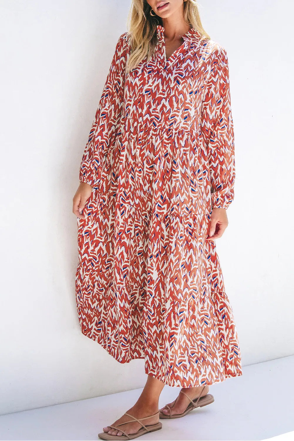 Bedrucktes Kleid mit langen Ärmeln und Kerben