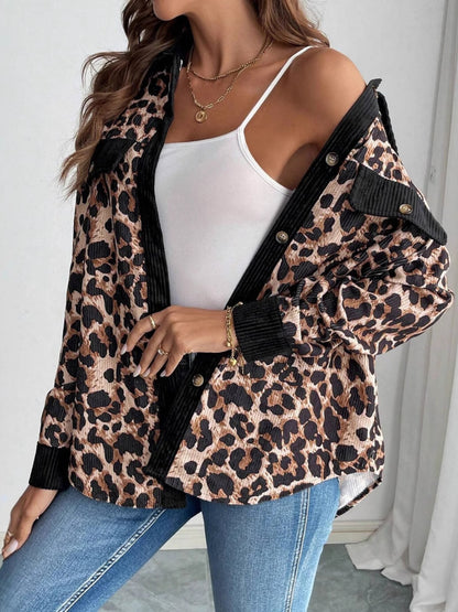 Hemdjacke mit Leopardenmuster und Kragen und Knopfleiste